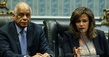 بالصور.. سحر طلعت مصطفى تطالب وزيرى السياحة والآثار تشكيل لجنة لتطوير الأهرامات