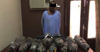 مباحث إدفو بأسوان تضبط عاطلاً بحوزته مواد مخدرة وسلاح نارى