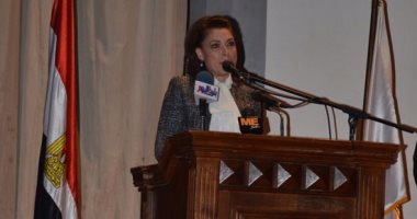 الفنانة أنوشكا بجامعة عين شمس: بعشق ترابك يا بلدى
