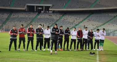 إكرامى يؤم المنتخب فى صلاة المغرب باستاد القاهرة