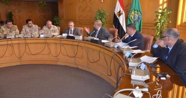 محافظ الإسماعيلية يناقش ملف أرضى جنوب القنطرة شرق 