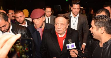 وصول عمرو موسى وعادل إمام وإبراهيم عيسى العرض الخاص لفيلم "مولانا"
