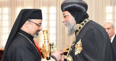 بالصور.. البابا تواضروس يستقبل بطريرك الكاثوليك بالمقر البابوى بالكاتدرائية