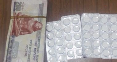 ضبط راكب حاول تهريب 15 ألف جنيه و 4 شرائط تامول إلى ابو ظبى عبر المطار