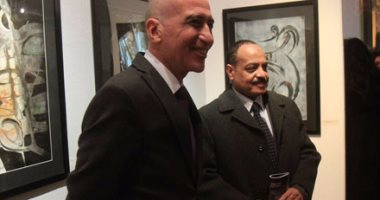 خالد سرور: معرض أيمن طاهر نابع من روح أعمال والده