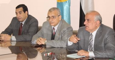 القائم بأعمال جامعة طنطا يناقش مشروع "تطوير العملية التعليمية"  