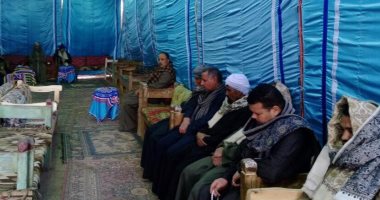 بالصور.. أهالى ‏البدارى يوارون رفات شهيد الطائرة المنكوبة بعد 7 أشهر