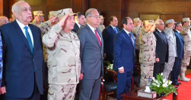 بالصور.. السيسي لـ"المشككين": "فى ناس بتقلل من عملنا واحنا بنجهز بلدنا لمستقبل أفضل"