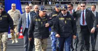 "أنا إن قدر الإله مماتى لا ترى الشرق يرفع الرأس بعدى".. الأسطول الجنوبى بسفاجا فخر الجيش المصرى.. الرئيس السيسى يشهد بيانات عملية للقوات الخاصة وعمليات للتصدى للإرهاب.. وقائد القوات البحرية: سنظل درعا لمصر