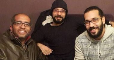 تداول صور لأحمد ماهر عبر "فيس بوك" بعد إخلاء سبيله من التجمع الخامس