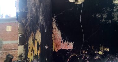 بالصور.. حريق يدمر منزل بقرية عامر فى السويس