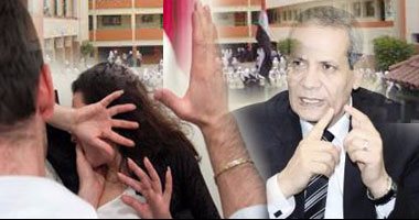 إهانة فى محراب العلم.. ولى أمر يصفع معلمة على وجهها بفناء المدرسة فى الجيزة.. المعلمة: "أنا اتهنت قدام الجميع والوزارة مش بتجيب حق حد وحررت محضر شرطة".. وكيل المديرية: نحقق فى الواقعة وسنطبق اللائحة