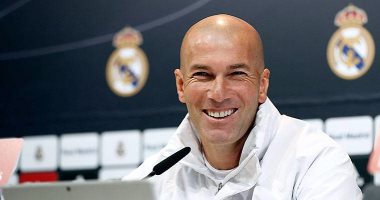 بالفيديو.. سمير نصرى يقتحم حافلة ريال مدريد لتحية زيدان 