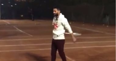 بالفيديو.. باسم مرسى يستعد للزمالك بـ"التنس الأرضى"