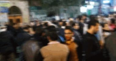  بدء توافد أقباط أسيوط على الكنائس لأداء قداس عيد الميلاد المجيد