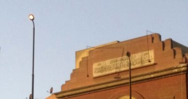 قارئ يرصد إضاءة أعمدة الكهرباء نهارا أعلى كوبرى أكتوبر
