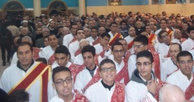 آلاف الأقباط يؤدون صلاة قداس عيد الميلاد فى كنائس أسيوط