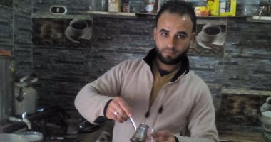 بالصور.. أحمد قهوجى بدرجة ليسانس يطالب بتوفير فرصة عمل مناسبة