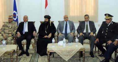 بالصور.. قيادات محافظة السويس في الكنائس لتهنئة الأقباط بعيد الميلاد