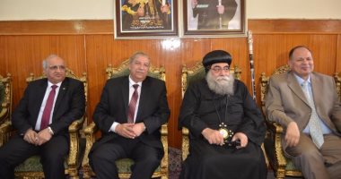 بالصور .. محافظ ونواب الاسماعيلية يقدمون التهنئة للأقباط بعيد الميلاد المجيد