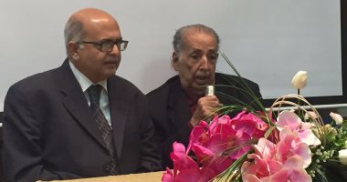 تكريم الدكتور مختار مدكور ومنحه درع مانديلا لإسهاماته فى مكافحة الدرن