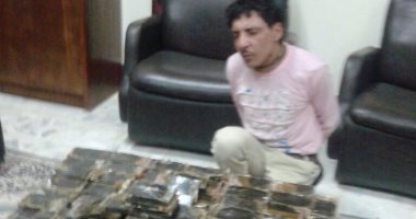 ضبط عاطل بحوزته 75 طربة حشيش بالسلوم فى مطروح