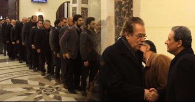 كبار رجال الدولة وسياسيون ووزراء يجتمعون فى عزاء زوجة كرم جبر بمسجد المشير طنطاوى.. السعيد وزكى بدرى وأبو الغيط واللواء عباس كامل أبرز الحضور.. وحوار جانبى بين زكريا عزمى ومحمد عبدالقدوس خلال العزاء