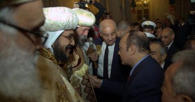 بالصور.. محافظ الإسكندرية يقدم التهنئة بعيد الميلاد بالكاتدرائية المرقسية