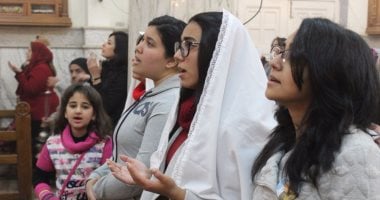 بالصور.. أفراح الأقباط بعيد الميلاد فى كنيسة مارمرقس بالدقهلية