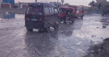بالصور.. استمرار طفح مياه المجارى والأمطار بطريق أم زغيو بالإسكندرية