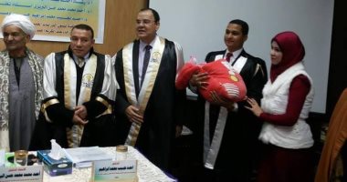 مناقشة "المواجهة العلمية للأزمات المجتمعية" فى رسالة دكتوراه بجامعة أسيوط