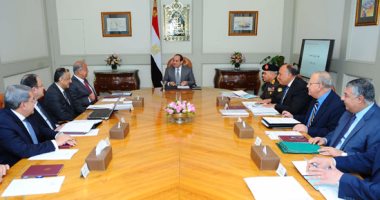  مؤشرات إيجابية للاقتصاد المصرى.. الرئيس يوجه قيادات الدولة للاستمرار فى تحسين بيئة الاستثمار وتوفير فرص عمل للشباب.. ويكلف بتشديد الرقابة وتدقيق آليات عمل اللجان المختصة بشراء المستلزمات من الخارج