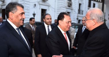 الحكومة: لا صحة لتعطل جمارك مطار القاهرة فى الإفراج عن أدوية الكبد