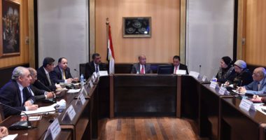 رئيس الوزراء يتلقى تقريرا حول الزيادة المرتقبة فى أسعار الأدوية