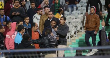 بالفيديو.. عدد من الجماهير يحاول اقتحام استاد القاهرة والأمن يطاردهم