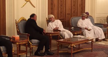 بالصور.. سامح شكرى يصل مسقط لنقل رسالة من الرئيس السيسى للسلطان قابوس