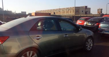 زحام مرورى بمحور الثورة فى مصر الجديدة بسبب مد كابلات كهربائية 