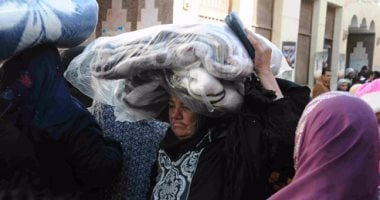 بالصور.. نائب محافظ الجيزة: توزيع 1000 بطانية وأدوية فيروس سى مجانا فى العمرانية