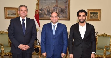  "دفعة معنوية رئاسية للمنتخب قبل بطولة الجابون".. السيسى يستقبل محمد صلاح بـ"الاتحادية" ويعرب عن تقديره لتبرعه لـ"تحيا مصر" ويطالبه وزملائه بـ"إسعاد المصريين".. واللاعب: سنرفع اسم مصر عاليًا 