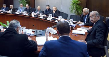 بالصور.. رئيس الوزراء يطالب وزير النقل بسرعة استكمال المشروعات المتأخرة