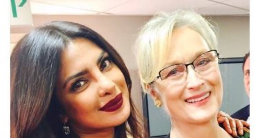 بريانكا شوبرا تنشر صورة لها مع ميريل ستريب وتصفها بالمذهلة