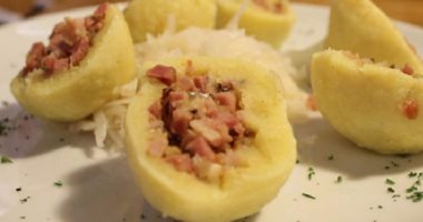 طريقة عمل الفطير باللحمة .. بالصور والخطوات