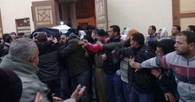 بالصور.. الآلاف يشيعون جنازة شهيد العريش بكفر الشيخ ووالدته تتعرض للإغماء