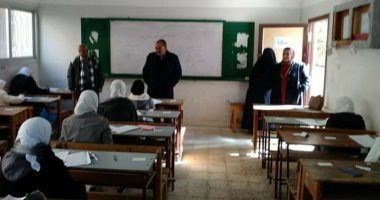 وكيل وزارة التربية والتعليم بمطروح يتفقد امتحانات الإبتدائية والإعدادية
