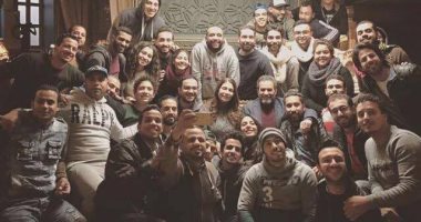 أحمد عبد العزيز ينتهى من تصوير "الأب الروحى" وبيتر ميمى يشيد بالتزامه