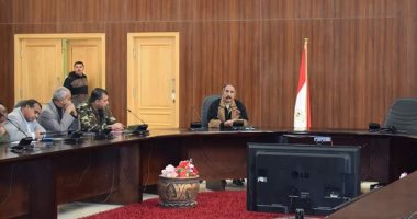 سكرتير البحر الأحمر يناقش استعدادات المحافظة لإحتفالات العيد القومى 