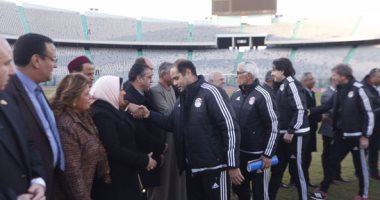 بالصور.. ننشر كواليس لقاء وفد البرلمان مع المنتخب المصرى
