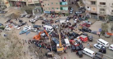 قارئ يرصد أعمال حفر تحولت إلى فخ يلتهم السيارات بالهرم