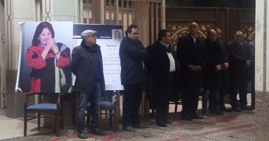 بالصور.. حلمى النمنم وسميحة أيوب فى عزاء الناقدة المسرحية نهاد صليحة