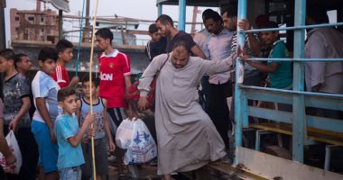 سقوط عدد من الأهالى بالنيل عقب حدوث كسر باب معدية فى سوهاج